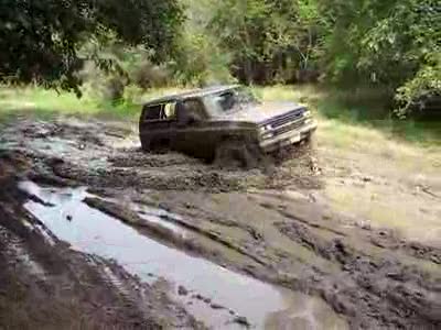 1986 Ford Bronco - K5 playin in the pit