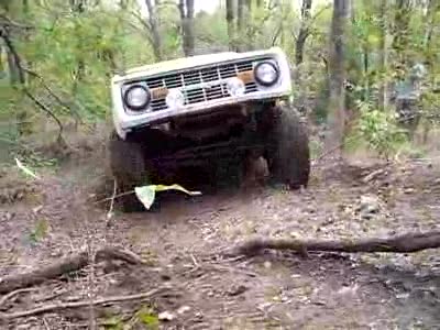 1986 Ford Bronco - check out the air he gets