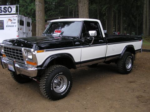 1995 Ford Bronco - I wanted to buy this thing so bad, but I would have had to sell my bronco.....not happening!