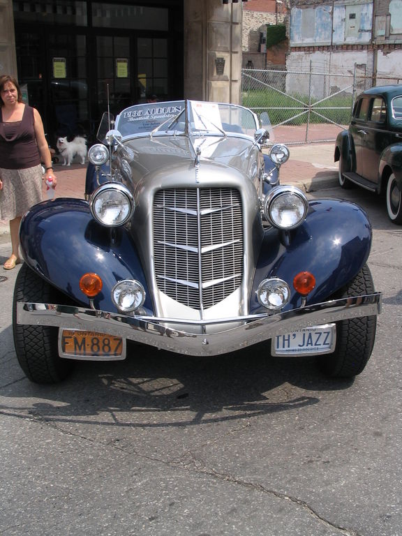 Blue and silver convertible classic car with chrome grille and bumpers, license plate FM 887