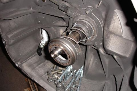 2005 Ford GT - Damaged throwout bearing.