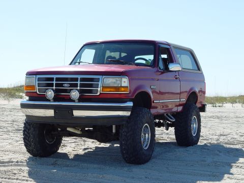 1994 Ford Bronco - This lifted 1994 Ford Bronco is ready for off-road adventures on the beach.