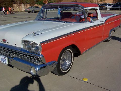 2002 Ford Crown Victoria photo