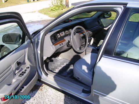 2002 Ford Crown Victoria photo