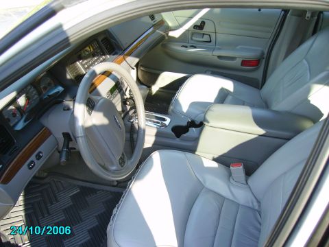 2002 Ford Crown Victoria photo