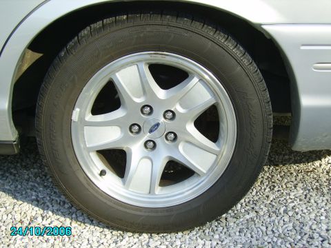 2002 Ford Crown Victoria photo