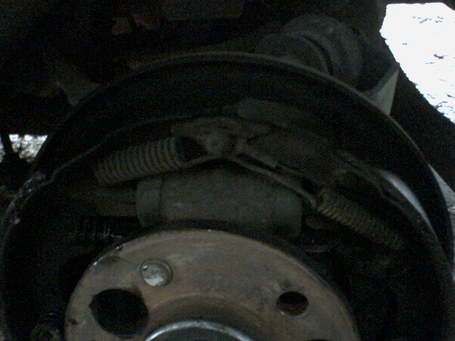 Drum brake assembly with springs and brake shoes