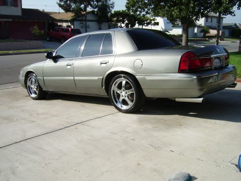 2000 Mercury Grand Marquis - This silver 2000 Mercury Grand Marquis sedan features custom chrome wheels and a clean exterior.