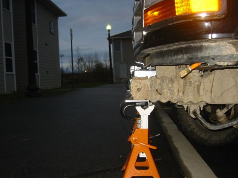 1995 Ford Bronco - side view. i think i'm gunna either move those hooks or get some shackle mounts.