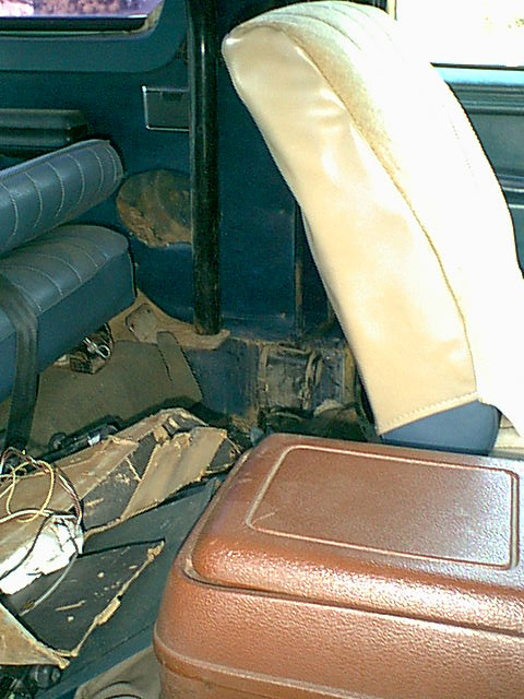1983 Ford Bronco - Well it looked like it go right in. so now it is time to see where i want this to sit. i want this to protect the back seat more than the f…