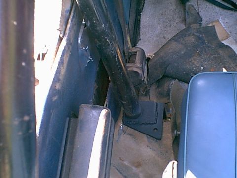 1983 Ford Bronco - here is the front foot on the new mount. this is a strong point inthe bronco.