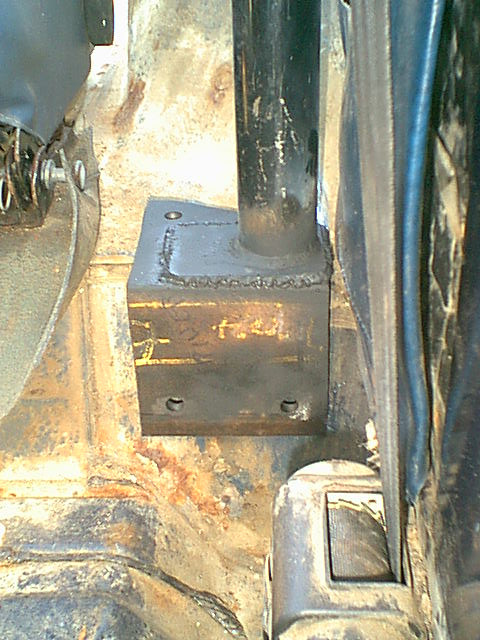 1983 Ford Bronco - here is a front shot of the mount and roll bar.