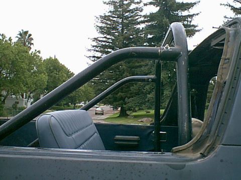 1983 Ford Bronco - Here it is a few feet back. i am happy with this install. The kids like to hang on the bar as we go around town......one project done. i wi…