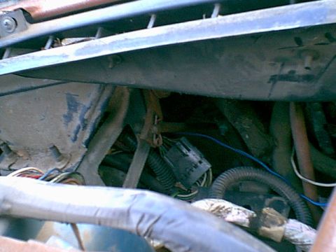 1983 Ford Bronco - another view of behind the dash. no vents to the drivers side.