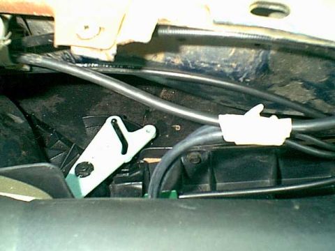1983 Ford Bronco - This on the top of the airbox and controls the Hot / Cold air selection