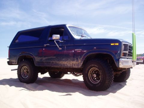 1986 Ford Bronco - This blue 1986 Ford Bronco is ready for adventure on the sand dunes.