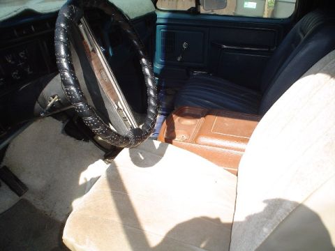 1983 Ford Bronco - Here is the inside front. From this shot it looks good but i found she was in bad shape.