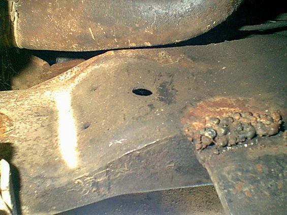 Here is a closer view. you can see this weld is no longer holding the mount.