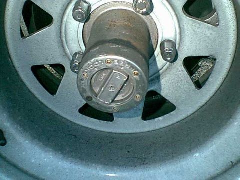 1983 Ford Bronco - Here is the pass side stock hub.