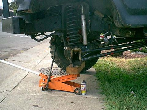 1983 Ford Bronco - ok now the axle and then the knuckle is removed.