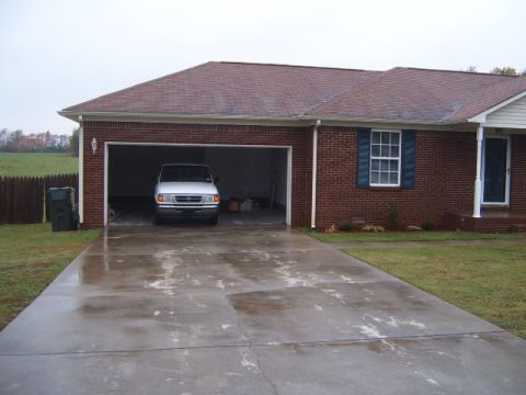 1988 Ford Bronco - Van in garage on a wet day.