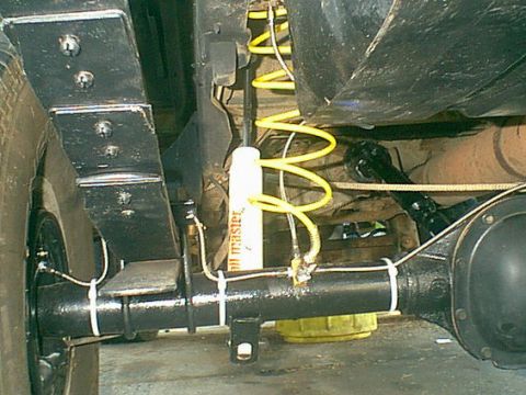 1983 Ford Bronco - on the axle i just used some fuel lint to the hose barband the hose to the flex line. pretty simple