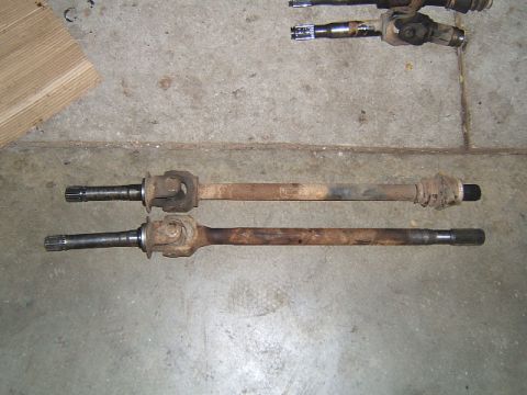 1988 Ford Bronco - Comparison between the 87-88 long axle shaft and a 90 shaft. The 90 outer shaft is longer.