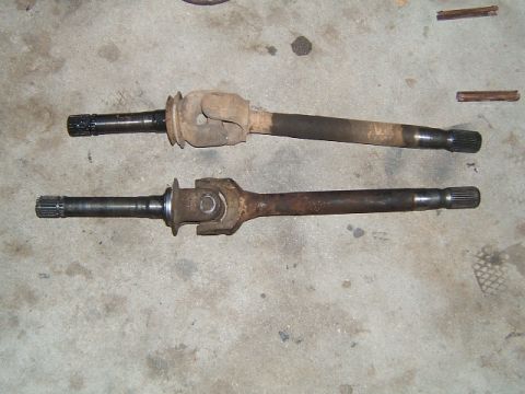 1988 Ford Bronco - More comparisons between driver's side outer axle shafts. 87' on top and 90' on bottom.
