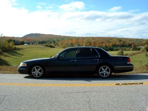 2000 Ford Crown Victoria - A beautiful picture of Quebec's autumn landscapes - side.