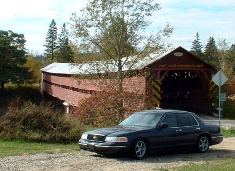 2000 Ford Crown Victoria - A nice wood bridge near Mont-Laurier, QC.