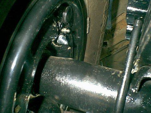 1983 Ford Bronco - i added the AN adapter to the wheel cylinder on the drivers side.
