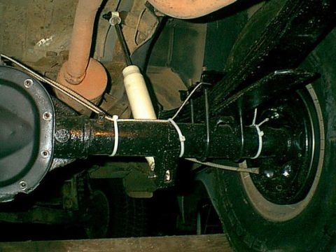 1983 Ford Bronco - here is the line to the pass side wheel.