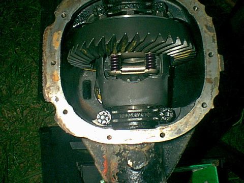 1983 Ford Bronco - The gears look good and so does the diff. i can not wait to go get them installed.