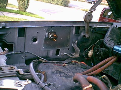 1983 Ford Bronco - I wanted to have a power panel i could pull off fast if or when i need to replace the fender. I got the newer relay and mounted it the new…