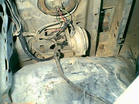 1983 Ford Bronco - here is the front support and it looks like it would be easy to make a battery holder.
