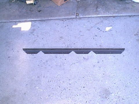 1983 Ford Bronco - I been lucky and pick up old used bed rails when i see them being tossed. i cut some triangles out so this would bend into a square box. i…
