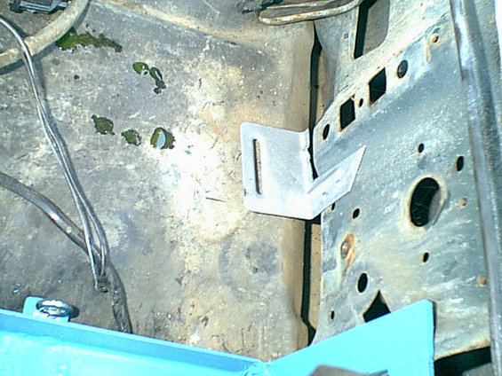 Here is the lower mount i just revited it to the fender.