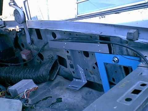 1983 Ford Bronco - here is the top railed installed and the bottom mounts.