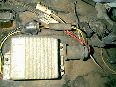 1983 Ford Bronco - Here is the O2 high alt sensor and the DuraSpark III unit (not no blue color band connector.