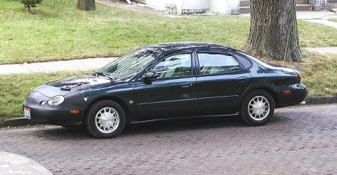 1998 Ford Taurus - Just hanging out and looking good.