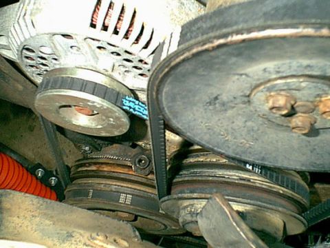 1983 Ford Bronco - here was one issue i had the notch did not line up with the pass side marks. i then found these marks on the pass side of the motor. and th…