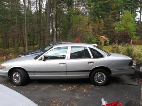 1991 Ford LTD Crown Victoria - Side profile of a silver 1991 Ford Crown Victoria LTD parked outdoors.