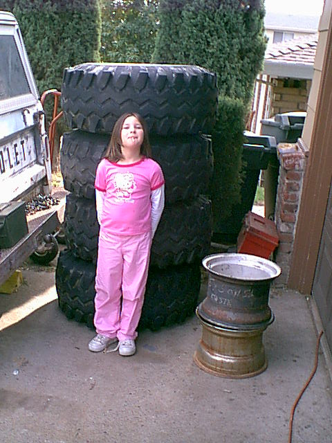 1983 Ford Bronco - Well i got new rims but they had tires still on them. the new shoes are 40"X17" Gateway Supper Mudder Gumbos and 2 spare rims