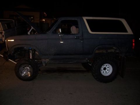 1983 Ford Bronco - well i found the 40s are too tall to smog. so i traded the 33" for a set of 31 stock size tires and rims. so the next few pictures were goi…