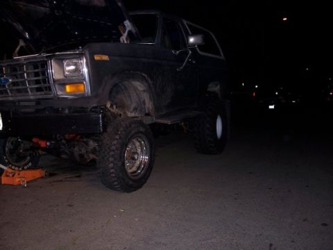 1983 Ford Bronco - Looks funny with so much lift.