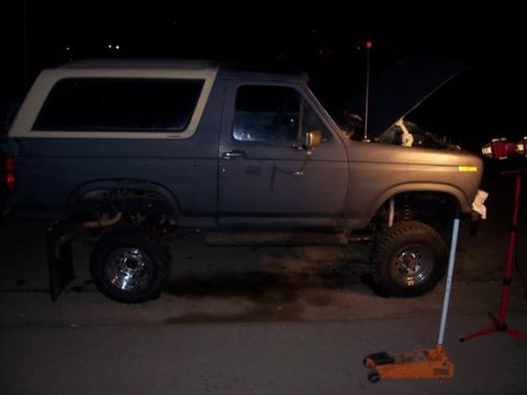 1983 Ford Bronco - here are the 31s all the way around.she looks funny.