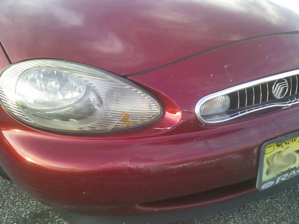 1998 Mercury Sable front end with grille and headlight