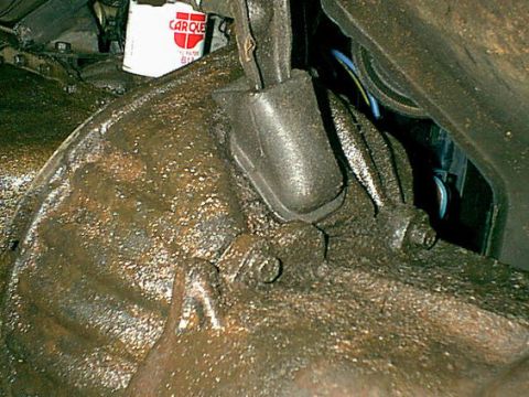 1983 Ford Bronco - Here is the bell Housing on the drivers side. lots of oil all over this thing.