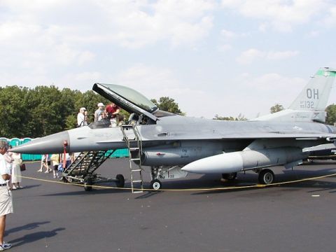 1998 Ford Taurus - F-16 Fighting Falcon. This is what the Thunderbirds fly. Much louder than the Blue Angels F/A-18 Hornet's. :-)