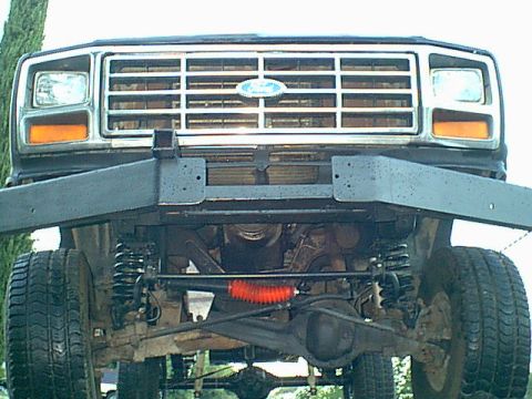 1983 Ford Bronco - Here is the front end after i replaced the broken superlift mount.